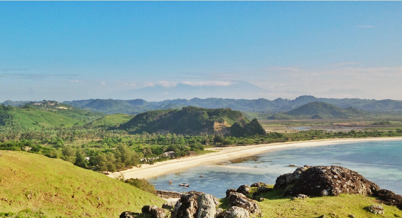 Bukit Merese Tanjung Aan Lombok Tengah Nusa Tenggara Barat